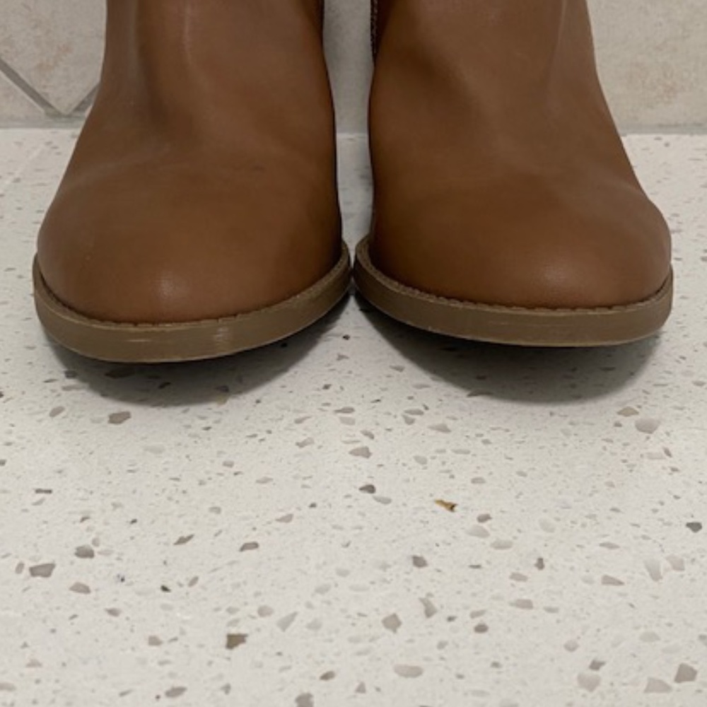 NWOT Universal Thread Booties - Picture 4 of 6